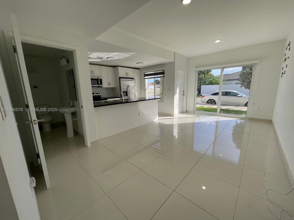 En Renta: $2,650 (3 camas, 2 baños, 1266 Pies cuadrados)