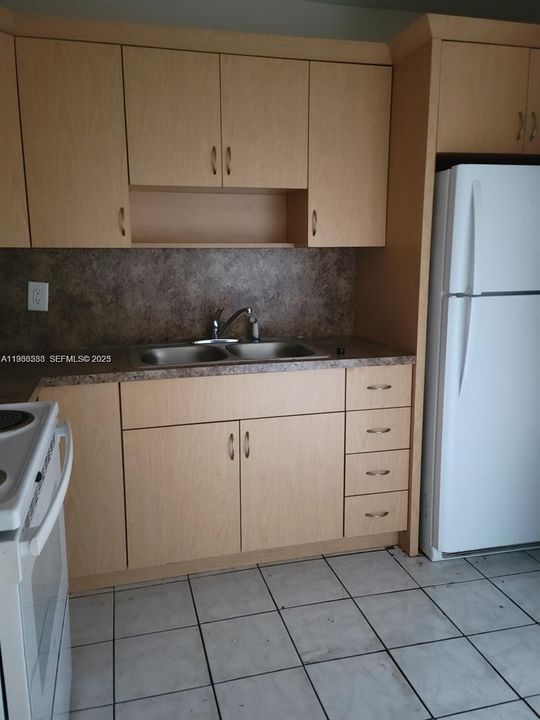 待售: $145,000 (1 贝兹, 1 浴室, 748 平方英尺)