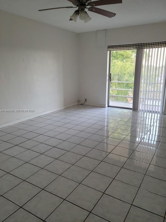 待售: $145,000 (1 贝兹, 1 浴室, 748 平方英尺)