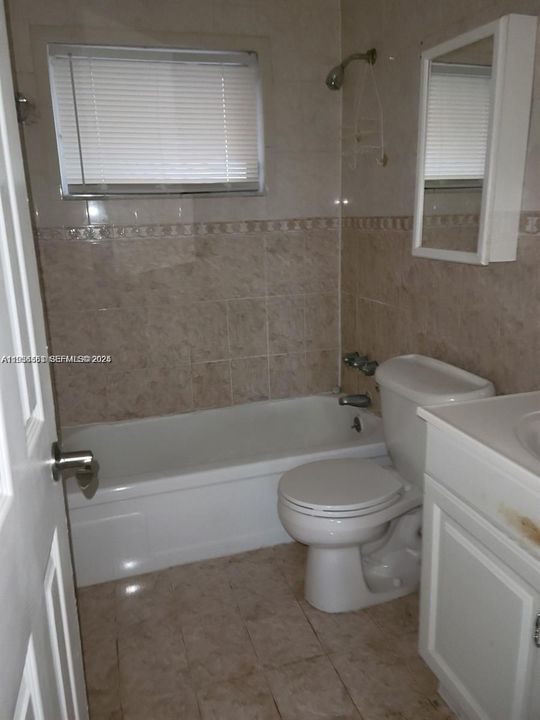 待售: $145,000 (1 贝兹, 1 浴室, 748 平方英尺)