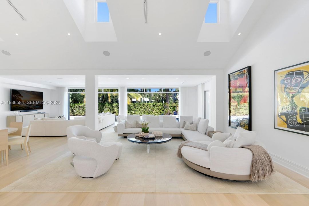 For Sale: $24,900,000 (6 beds, 6 baths, 7237 Square Feet)