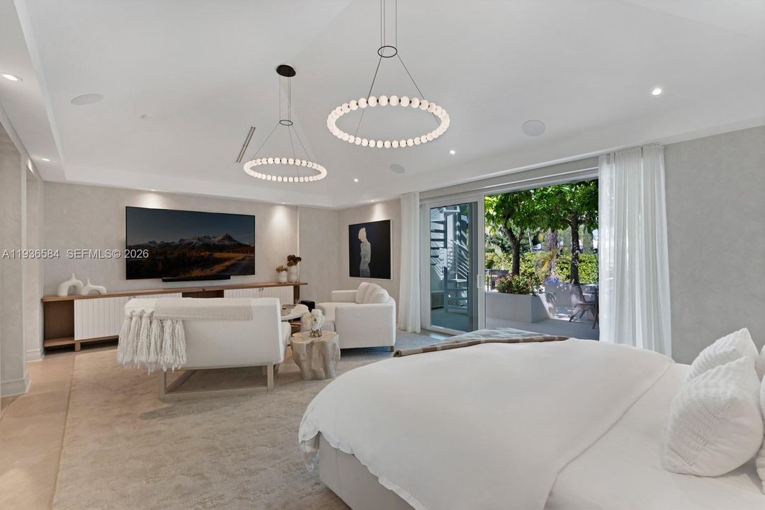 For Sale: $24,900,000 (6 beds, 6 baths, 7237 Square Feet)