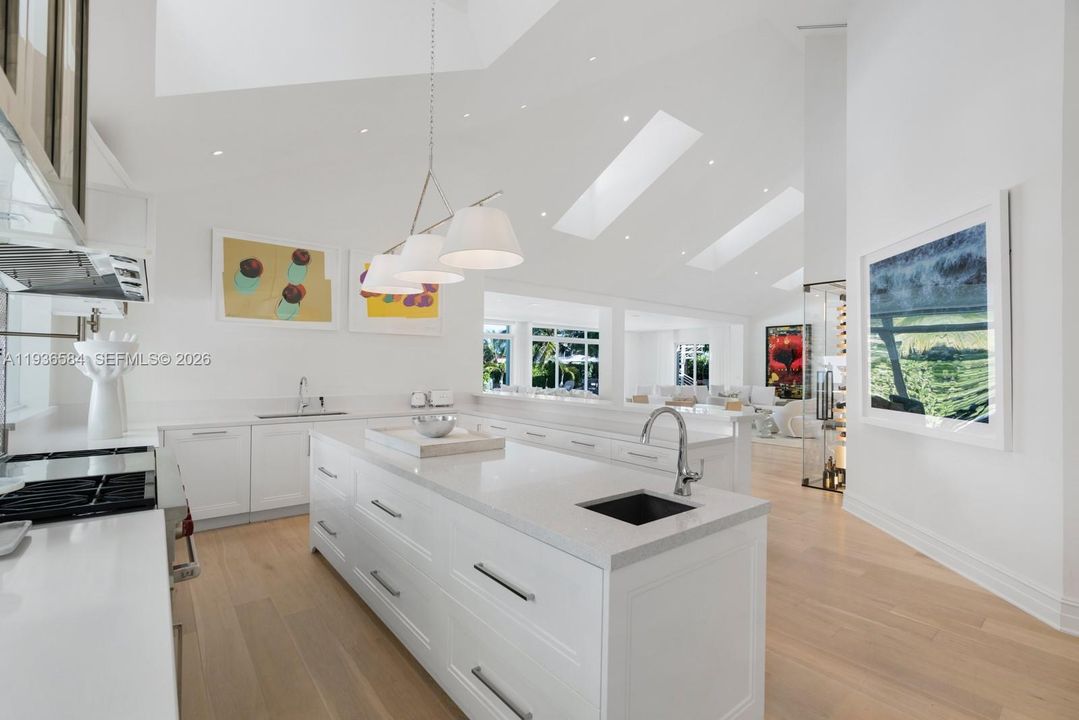 For Sale: $24,900,000 (6 beds, 6 baths, 7237 Square Feet)