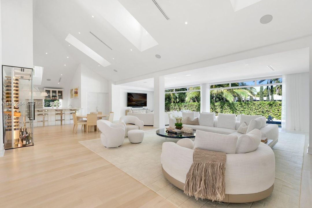 For Sale: $24,900,000 (6 beds, 6 baths, 7237 Square Feet)