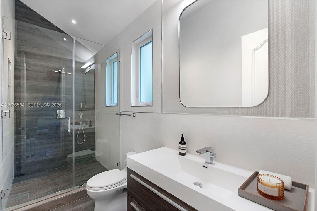 For Sale: $24,900,000 (6 beds, 6 baths, 7237 Square Feet)