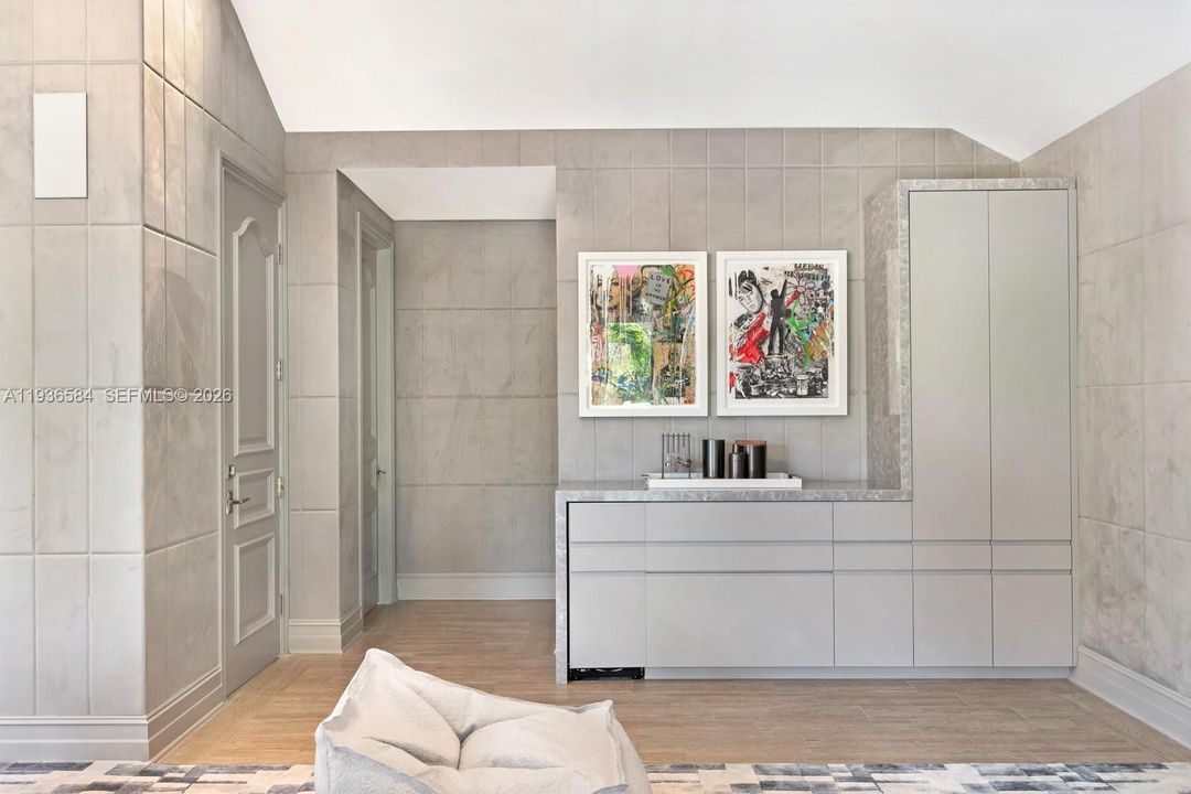 For Sale: $24,900,000 (6 beds, 6 baths, 7237 Square Feet)