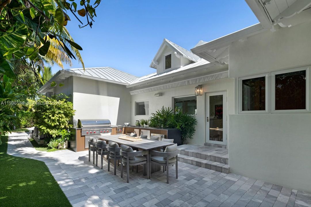 For Sale: $24,900,000 (6 beds, 6 baths, 7237 Square Feet)