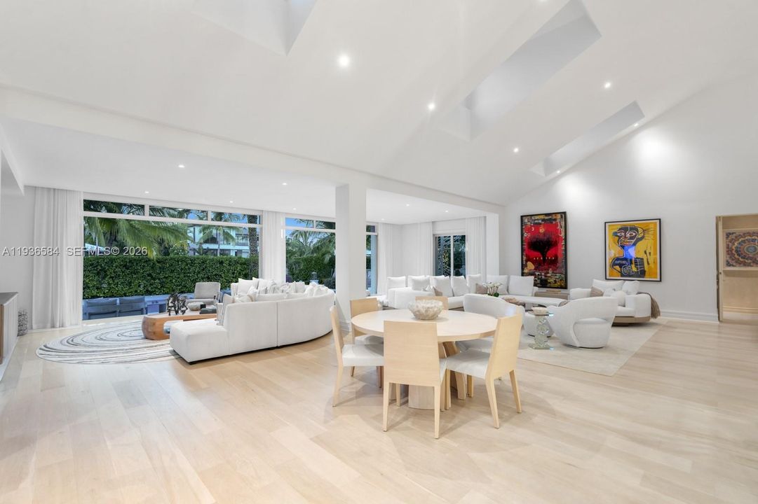 For Sale: $24,900,000 (6 beds, 6 baths, 7237 Square Feet)