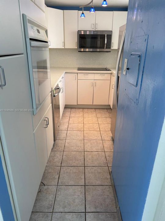 For Rent: $3,200 (2 beds, 2 baths, 1230 Square Feet)