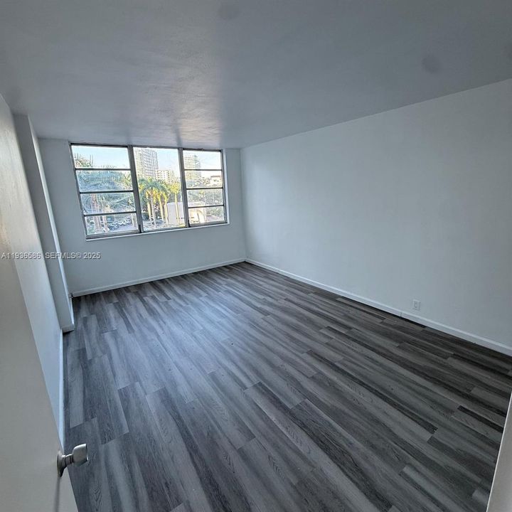 For Rent: $3,200 (2 beds, 2 baths, 1230 Square Feet)