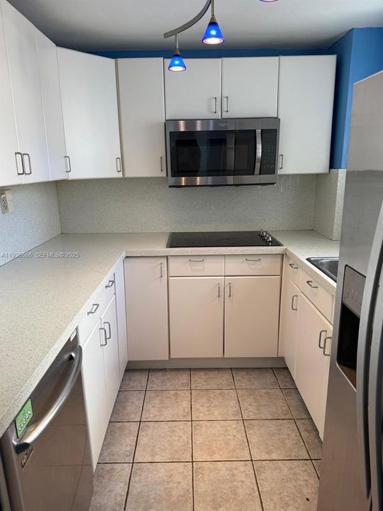 For Rent: $3,200 (2 beds, 2 baths, 1230 Square Feet)
