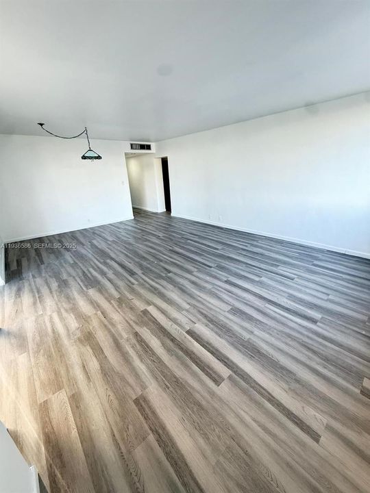 For Rent: $3,200 (2 beds, 2 baths, 1230 Square Feet)