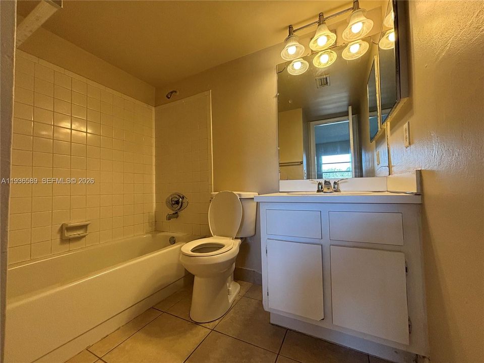 出租: $1,700 (2 贝兹, 2 浴室, 740 平方英尺)