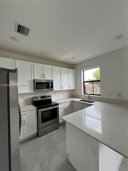 В аренду: $2,550 (3 спален, 2 ванн, 1335 Квадратных фут)