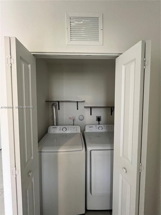 В аренду: $2,550 (3 спален, 2 ванн, 1335 Квадратных фут)