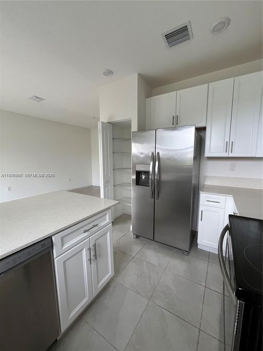 В аренду: $2,550 (3 спален, 2 ванн, 1335 Квадратных фут)