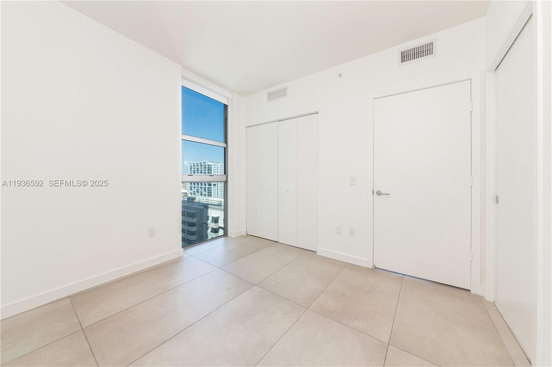 For Sale: $750,000 (2 beds, 2 baths, 910 Square Feet)
