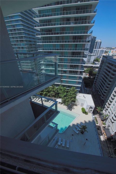 For Sale: $750,000 (2 beds, 2 baths, 910 Square Feet)