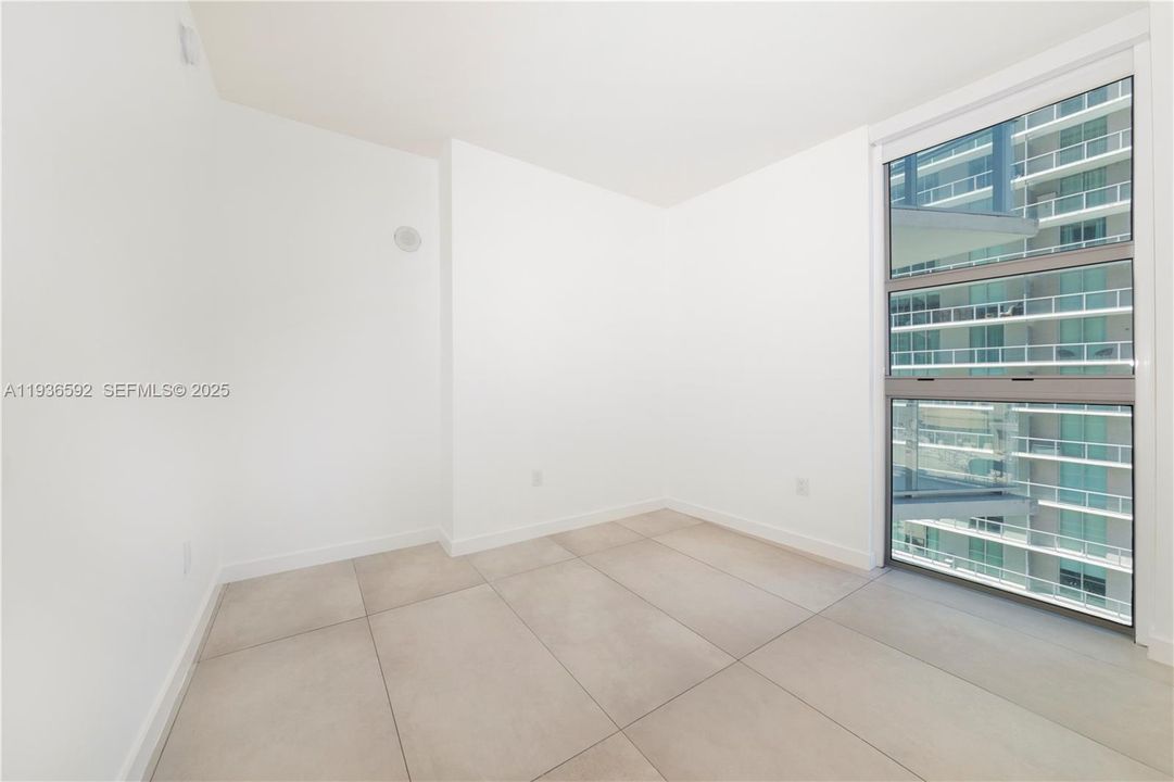 For Sale: $750,000 (2 beds, 2 baths, 910 Square Feet)