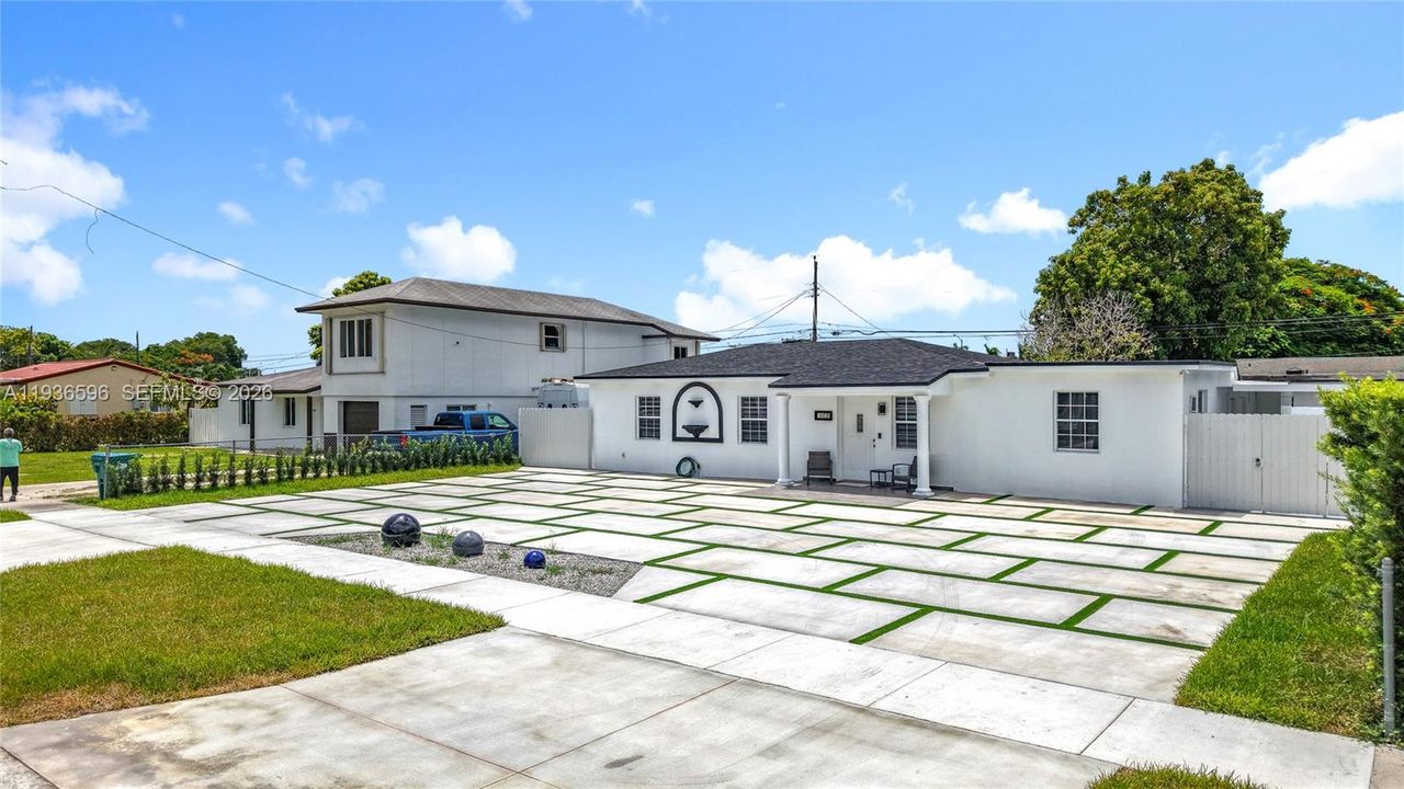 待售: $765,000 (5 贝兹, 3 浴室, 1607 平方英尺)