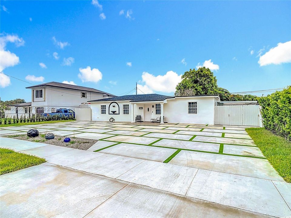 待售: $765,000 (5 贝兹, 3 浴室, 1607 平方英尺)