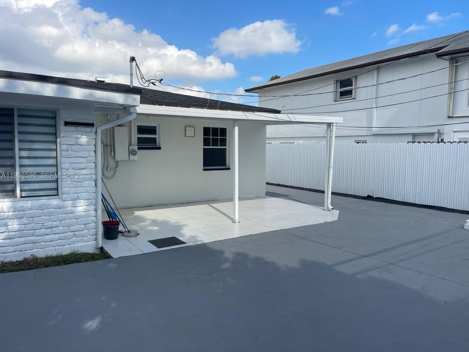 待售: $765,000 (5 贝兹, 3 浴室, 1607 平方英尺)