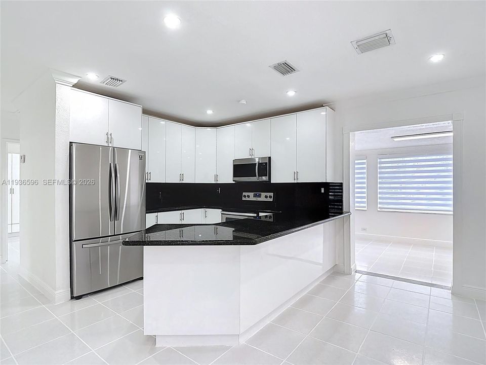 待售: $765,000 (5 贝兹, 3 浴室, 1607 平方英尺)