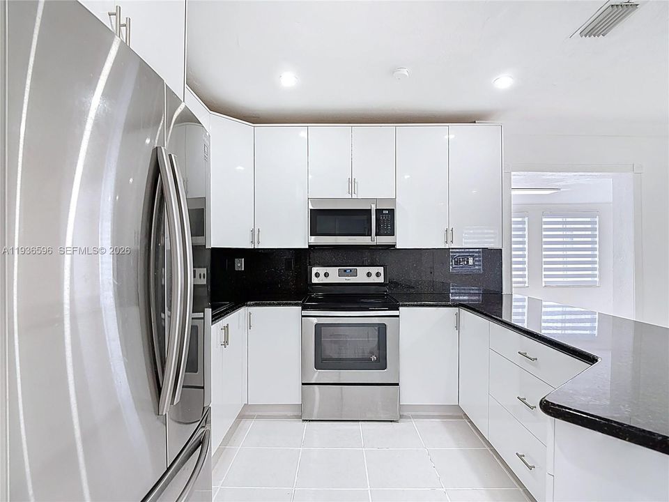 待售: $765,000 (5 贝兹, 3 浴室, 1607 平方英尺)