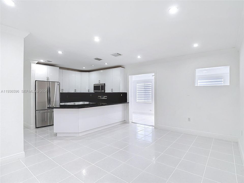 待售: $765,000 (5 贝兹, 3 浴室, 1607 平方英尺)