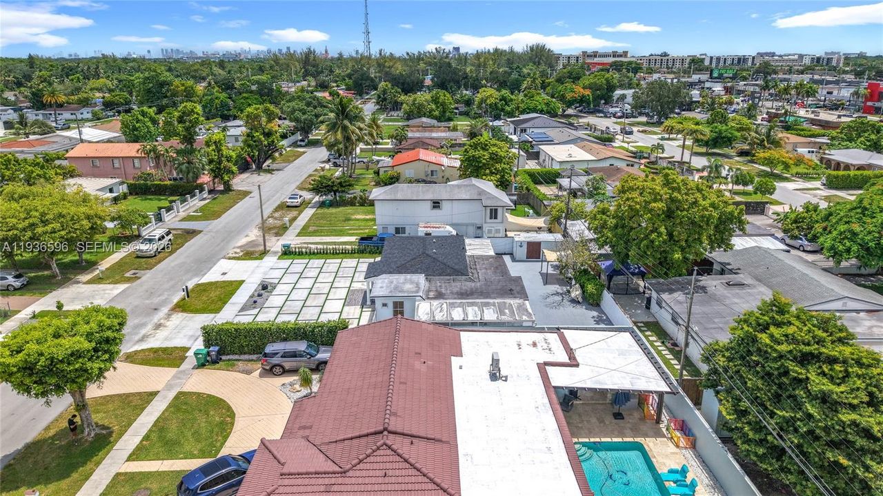 待售: $765,000 (5 贝兹, 3 浴室, 1607 平方英尺)