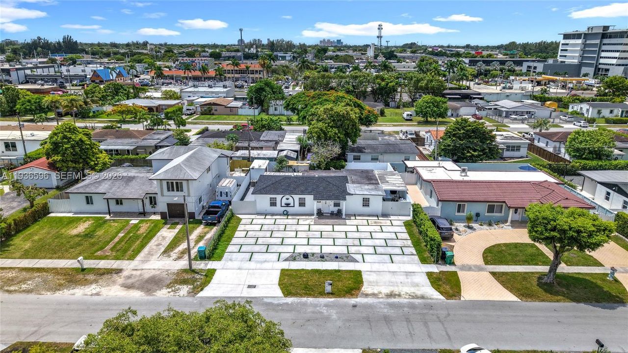 待售: $765,000 (5 贝兹, 3 浴室, 1607 平方英尺)