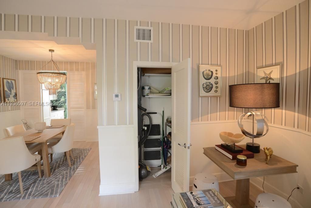 На продажу: $369,000 (1 спален, 1 ванн, 660 Квадратных фут)