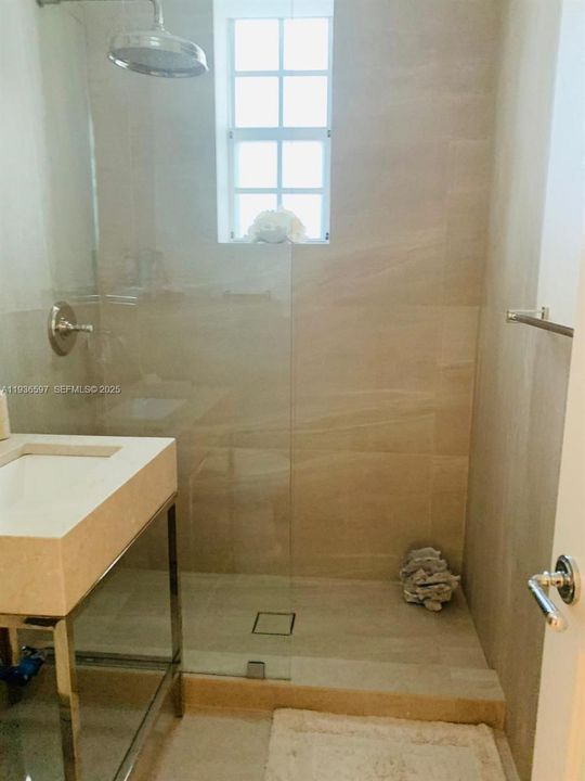 На продажу: $369,000 (1 спален, 1 ванн, 660 Квадратных фут)