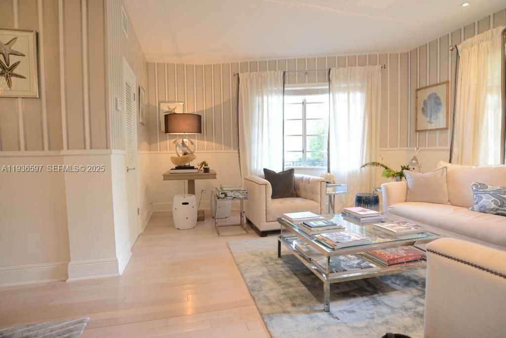 На продажу: $369,000 (1 спален, 1 ванн, 660 Квадратных фут)