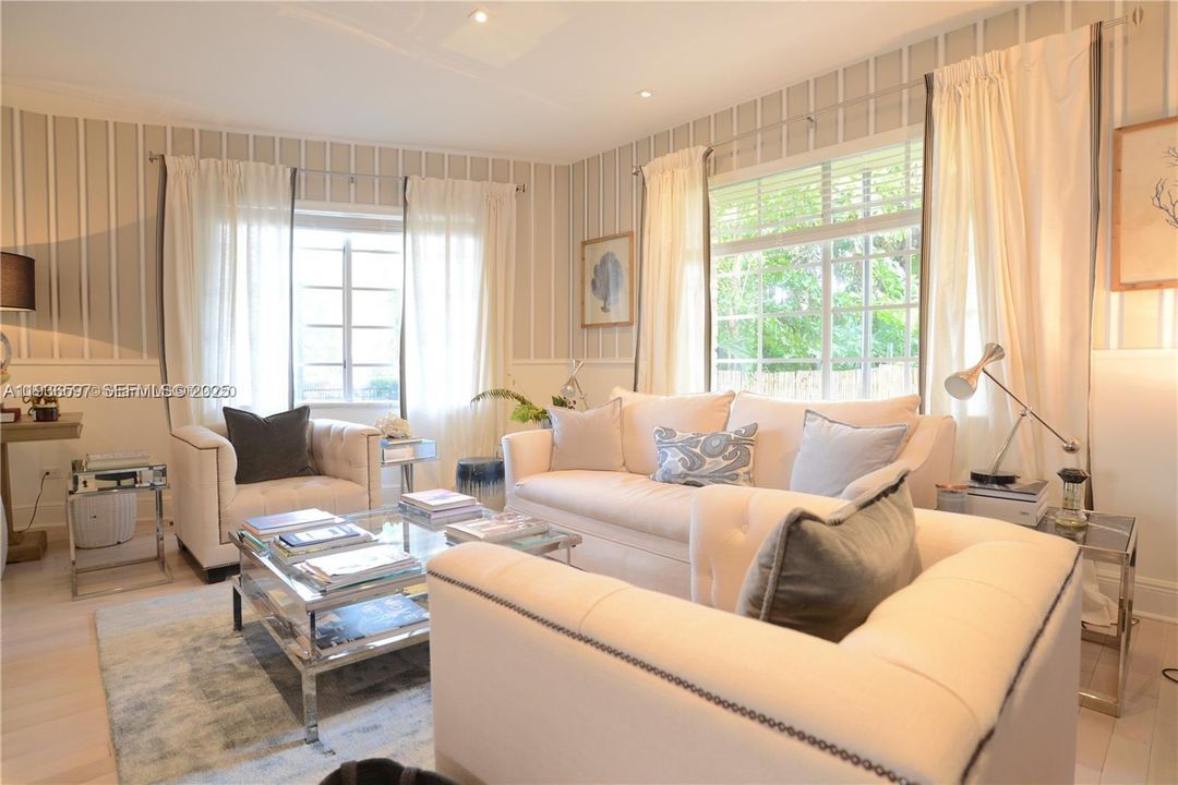 На продажу: $369,000 (1 спален, 1 ванн, 660 Квадратных фут)