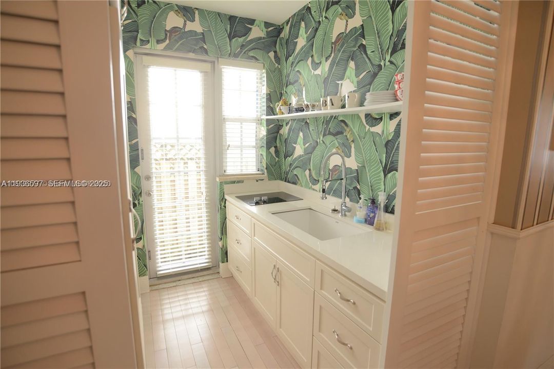 На продажу: $369,000 (1 спален, 1 ванн, 660 Квадратных фут)