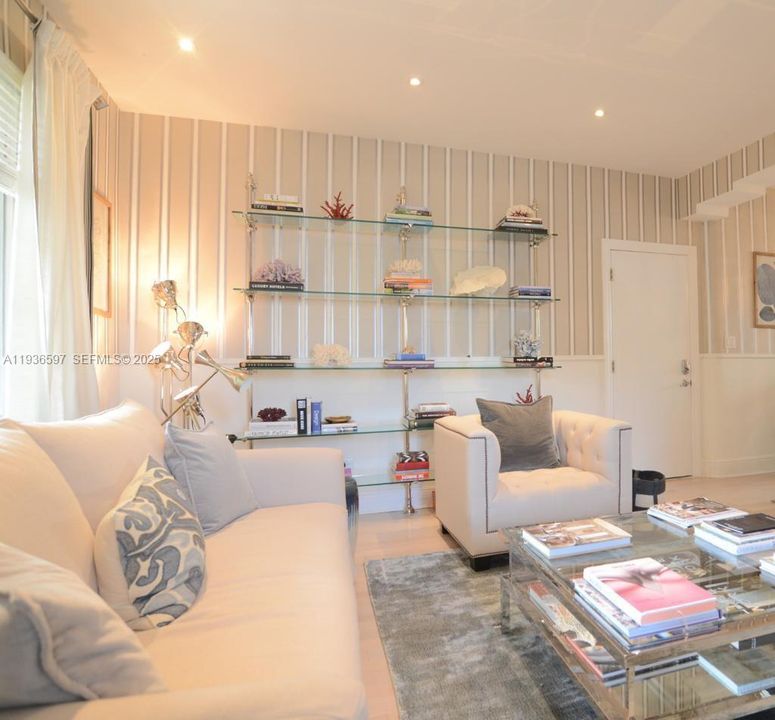 На продажу: $369,000 (1 спален, 1 ванн, 660 Квадратных фут)