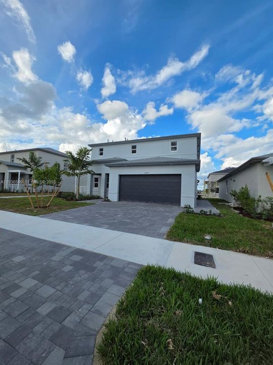 出租: $4,800 (5 贝兹, 3 浴室, 0 平方英尺)