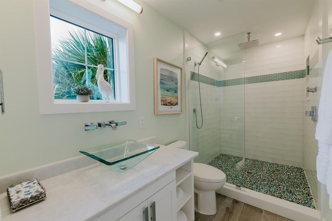 28 Upstairs Bath