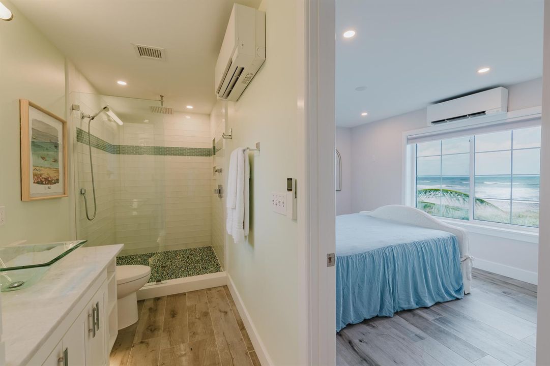 26 Upstairs bed and Bath