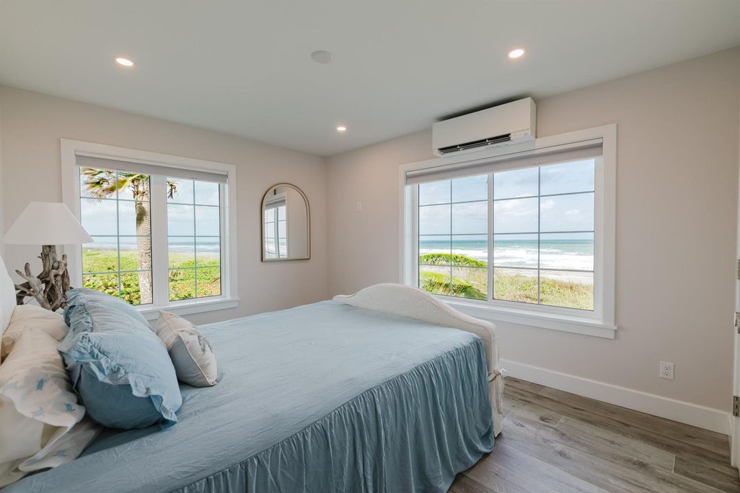 29 Upstairs Bed