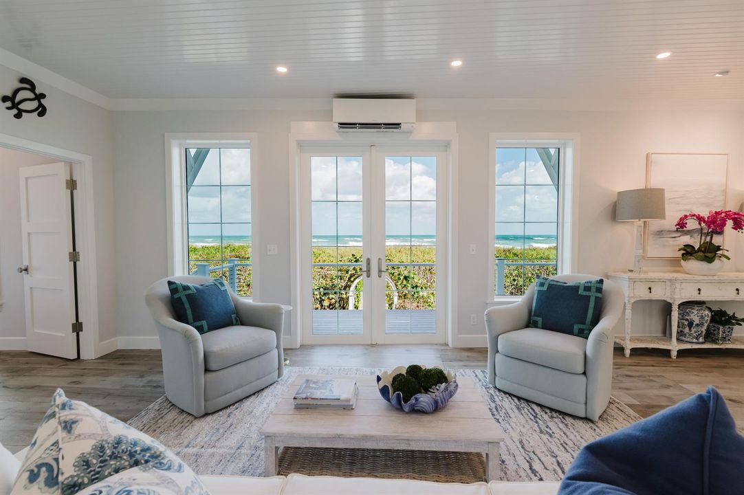 12 Living Room 7