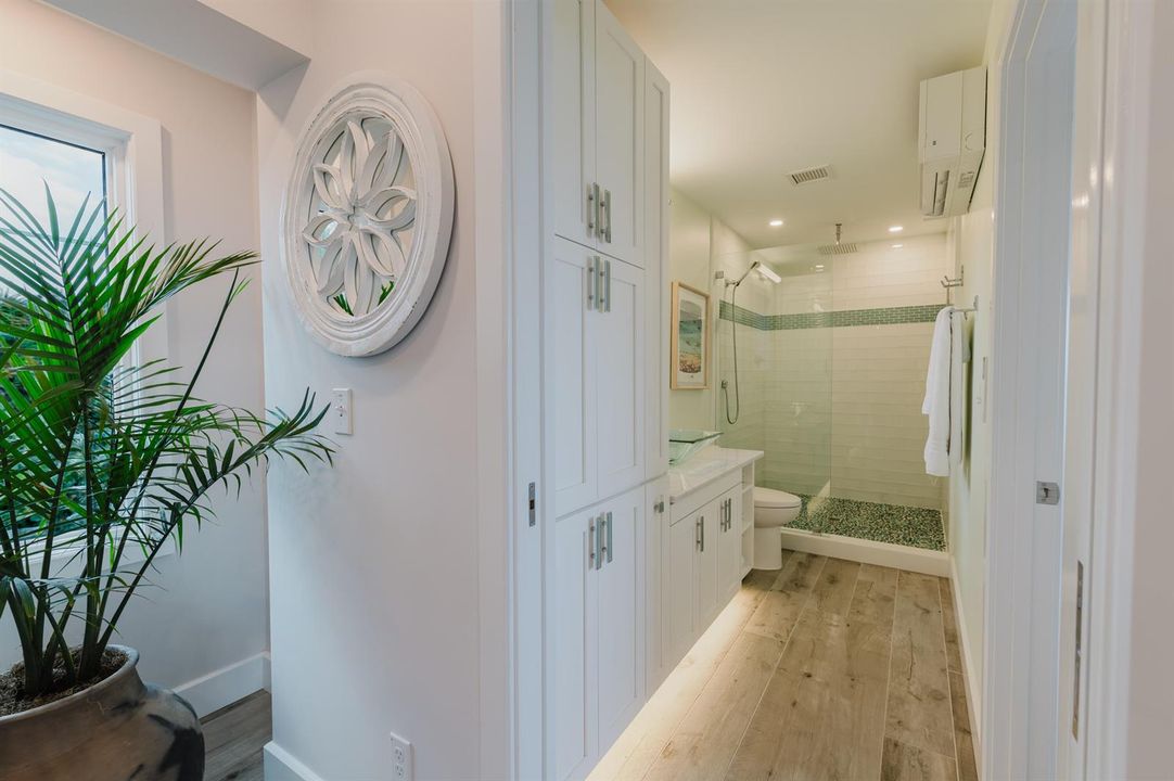 27 Upstairs Bath