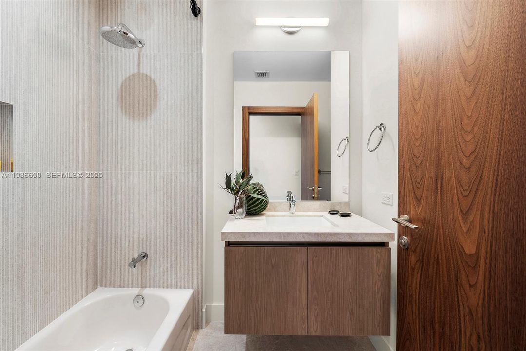 En Renta: $9,985 (2 camas, 2 baños, 1790 Pies cuadrados)