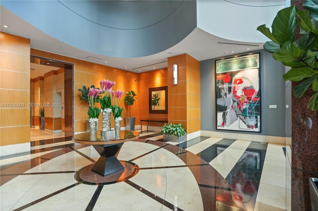 For Rent: $2,700 (1 beds, 1 baths, 806 Square Feet)