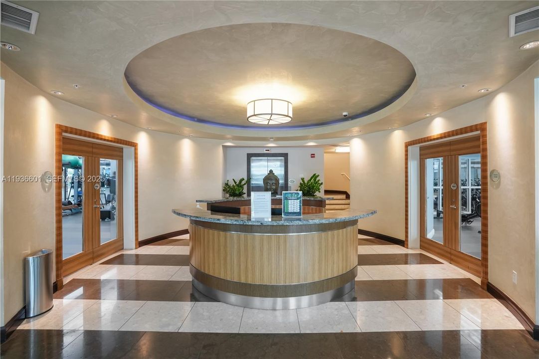 For Rent: $2,700 (1 beds, 1 baths, 806 Square Feet)