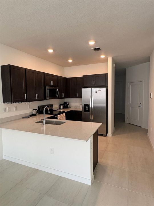 出租: $3,600 (3 贝兹, 2 浴室, 0 平方英尺)