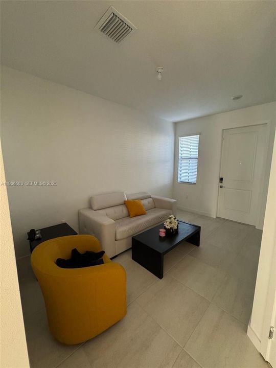 出租: $3,600 (3 贝兹, 2 浴室, 0 平方英尺)