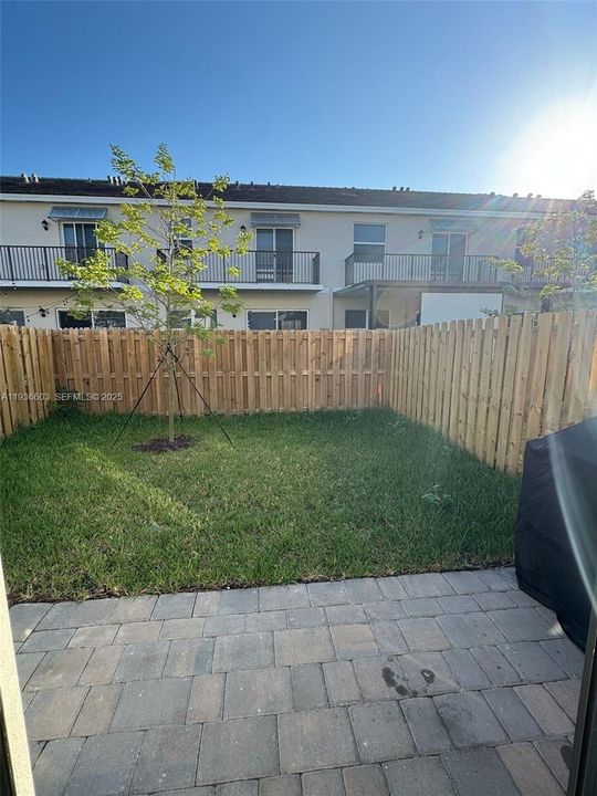 出租: $3,600 (3 贝兹, 2 浴室, 0 平方英尺)