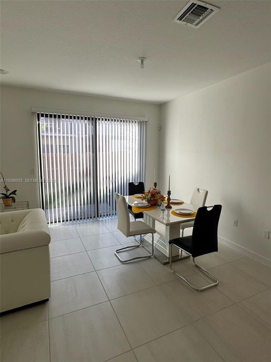 出租: $3,600 (3 贝兹, 2 浴室, 0 平方英尺)